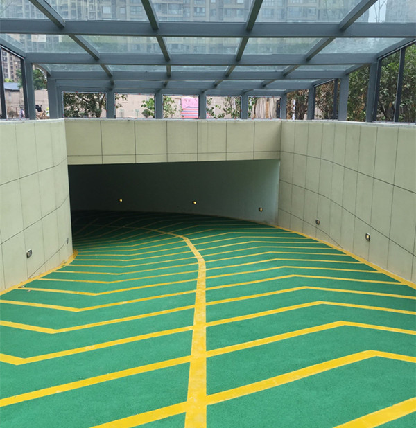 凤凰小学地下车库